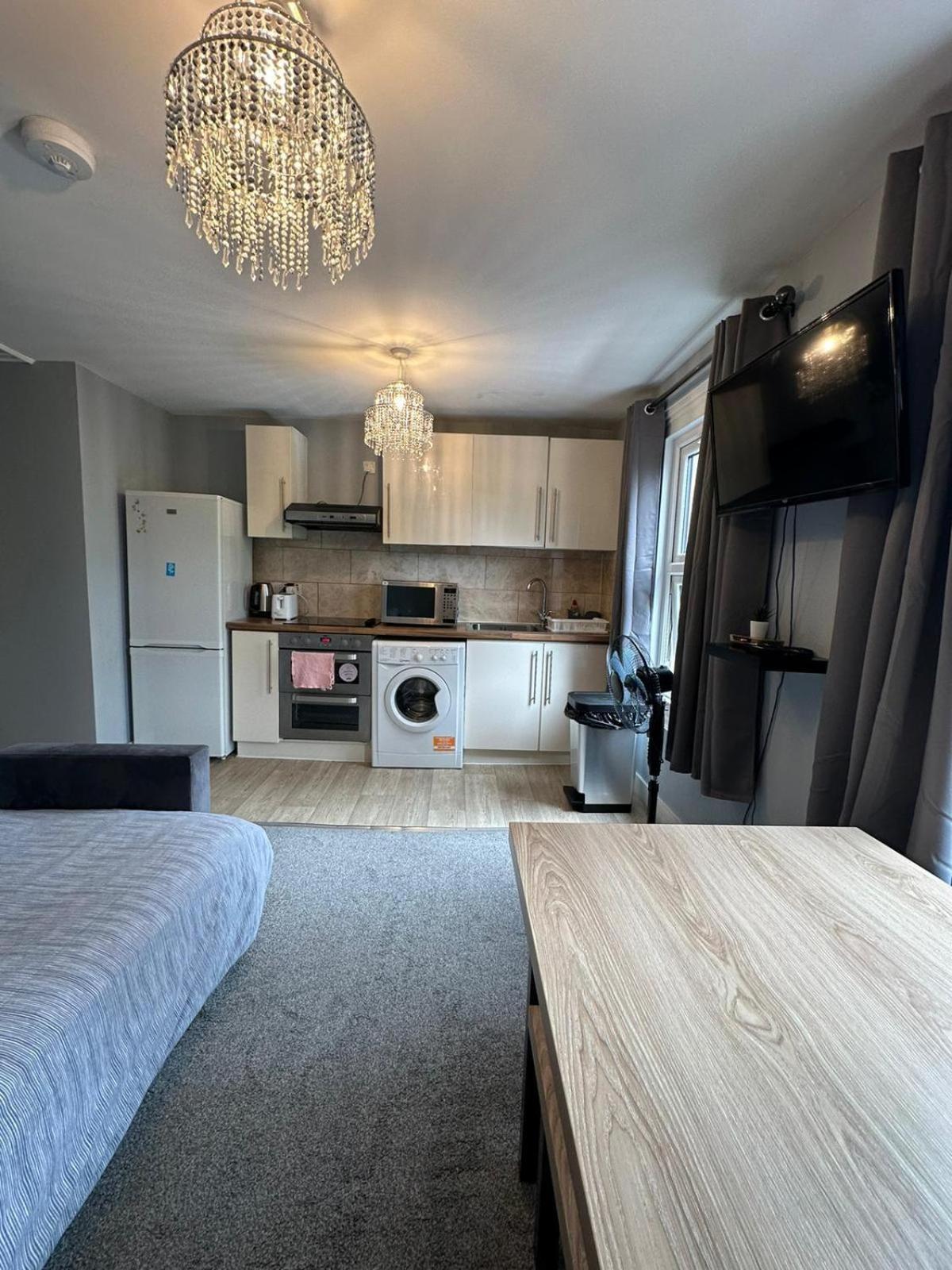 Cosy 2 Bedrooms Apartment Лондон Экстерьер фото